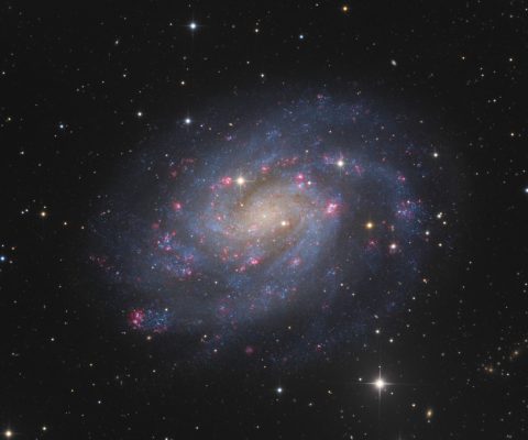 NGC 300 (Caldwell 70) – A Szobrász csillagkép háborítatlan galaxisa